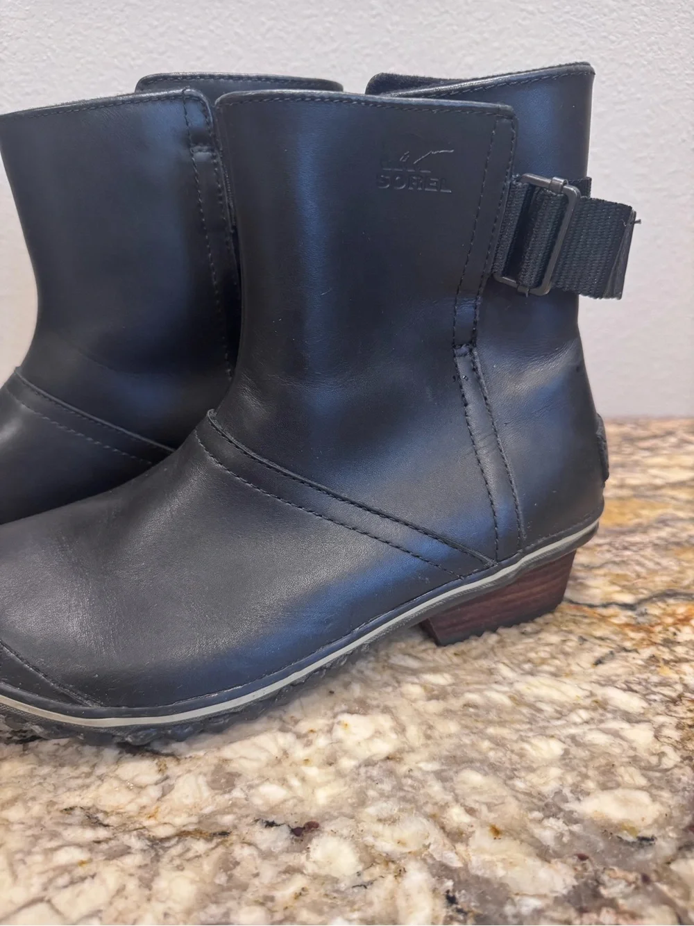 SOREL Lolla Black Waterproof Leather Buckle Ankle Boots Women’s 7
